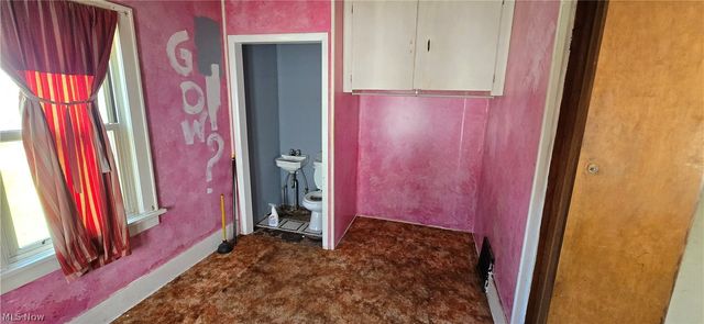 647 Columbia Avenue, Akron, OH 44310