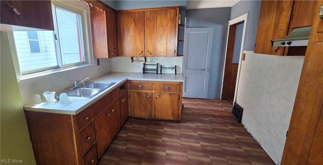 647 Columbia Avenue, Akron, OH 44310
