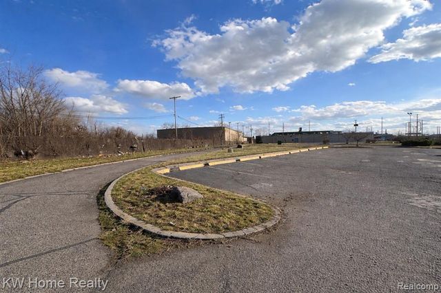 20800 Groesbeck Highway, Warren, MI 48089