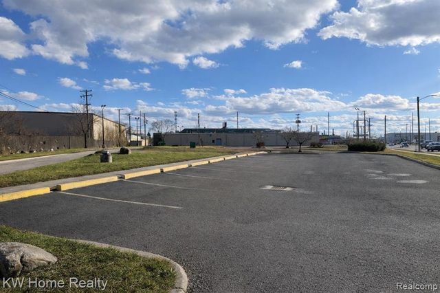 20800 Groesbeck Highway, Warren, MI 48089