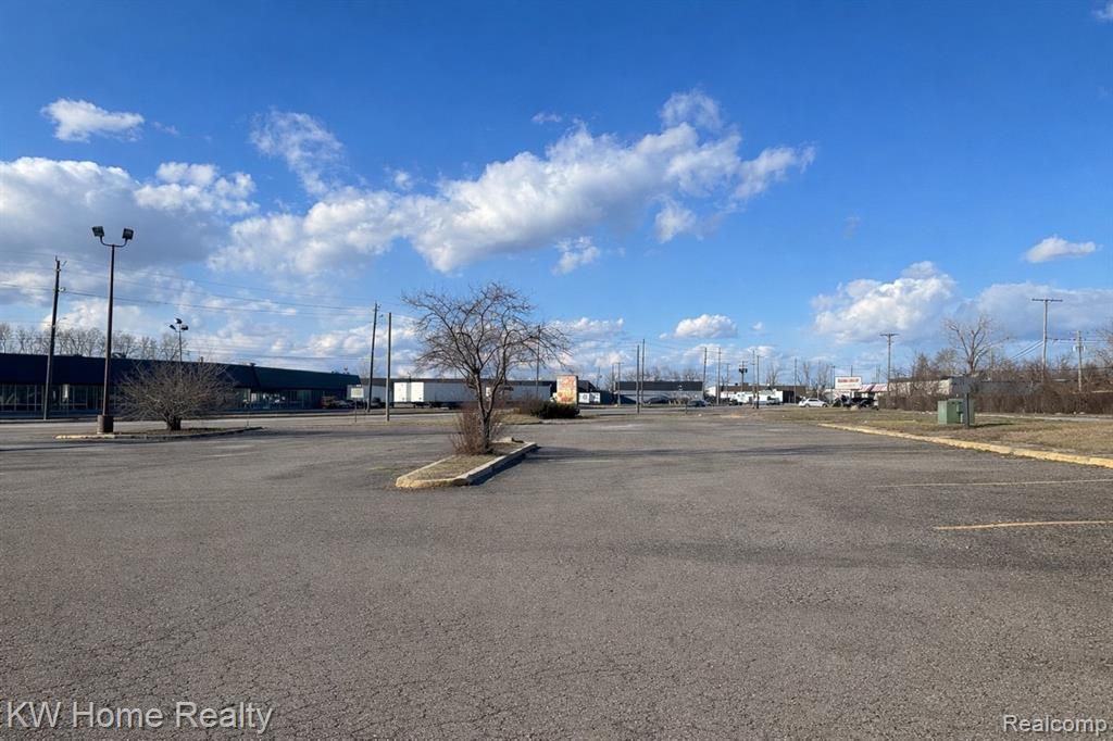 20800 Groesbeck Highway, Warren, MI 48089