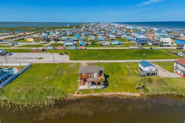 000 Francis Cove, Surfside Beach, TX 77541