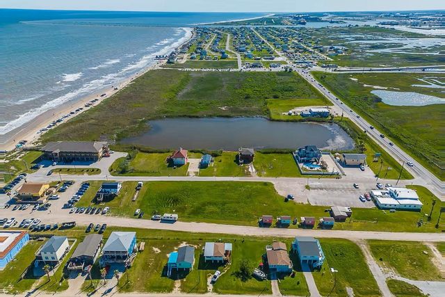 000 Francis Cove, Surfside Beach, TX 77541