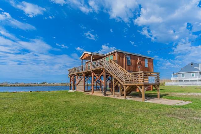 000 Francis Cove, Surfside Beach, TX 77541