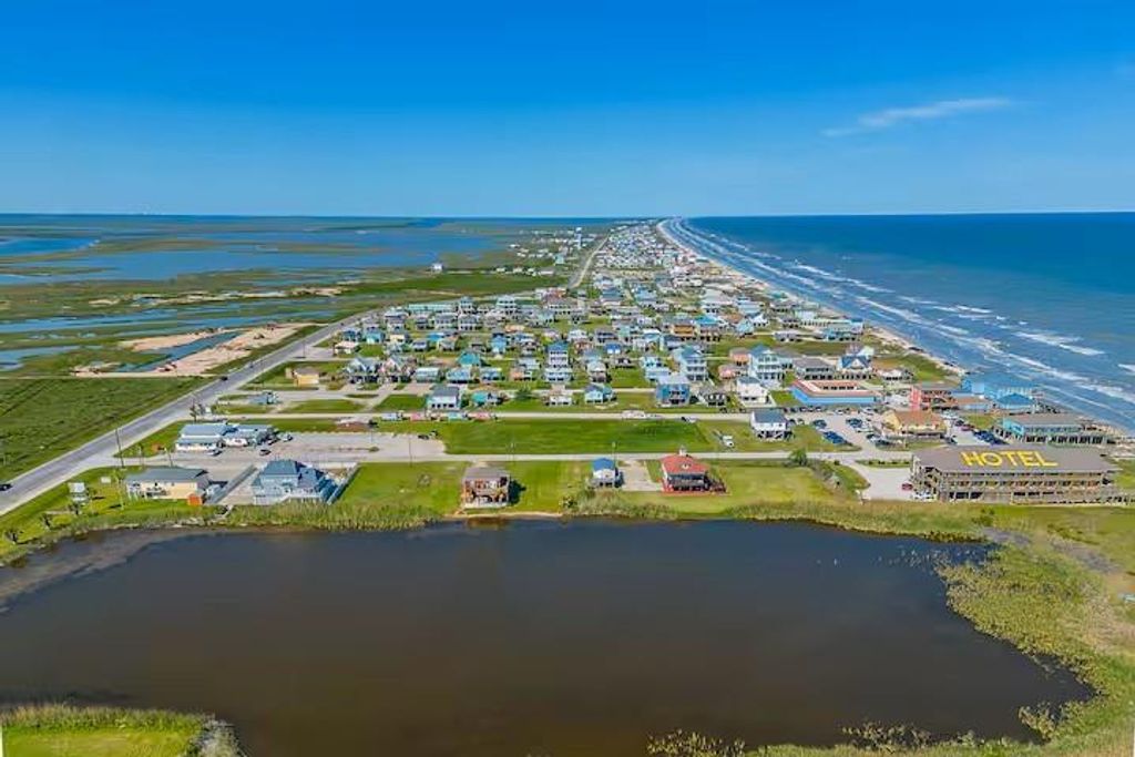 000 Francis Cove, Surfside Beach, TX 77541