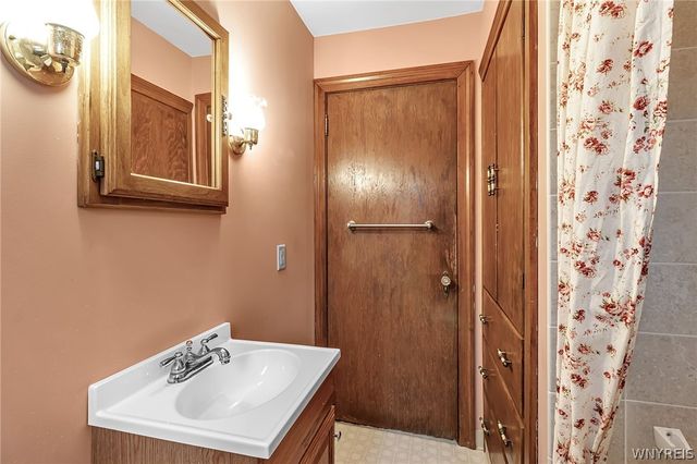 3265 South Creek Road, Hamburg, NY 14075