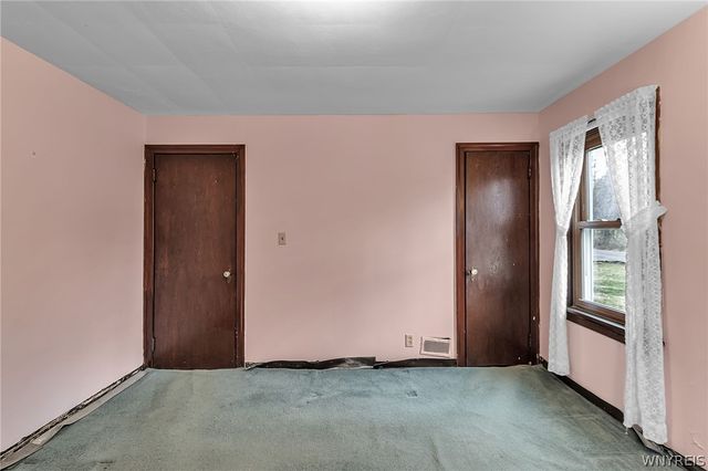 3265 South Creek Road, Hamburg, NY 14075