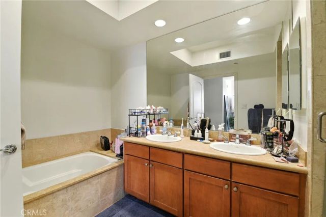 1241 S Westgate Avenue 202, Los Angeles, CA 90025