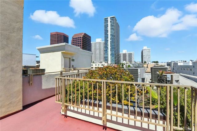 1241 S Westgate Avenue 202, Los Angeles, CA 90025