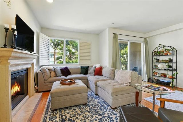 1241 S Westgate Avenue 202, Los Angeles, CA 90025