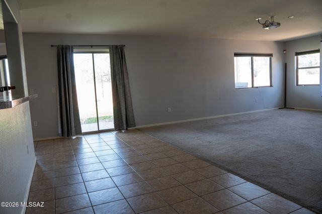 7580 S Climbing Ivy Drive, Tucson, AZ 85757