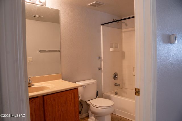 7580 S Climbing Ivy Drive, Tucson, AZ 85757
