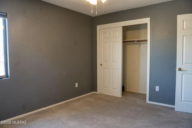 7580 S Climbing Ivy Drive, Tucson, AZ 85757