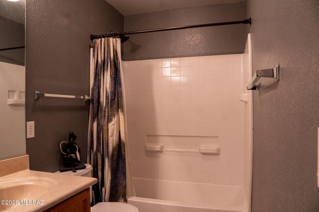 7580 S Climbing Ivy Drive, Tucson, AZ 85757