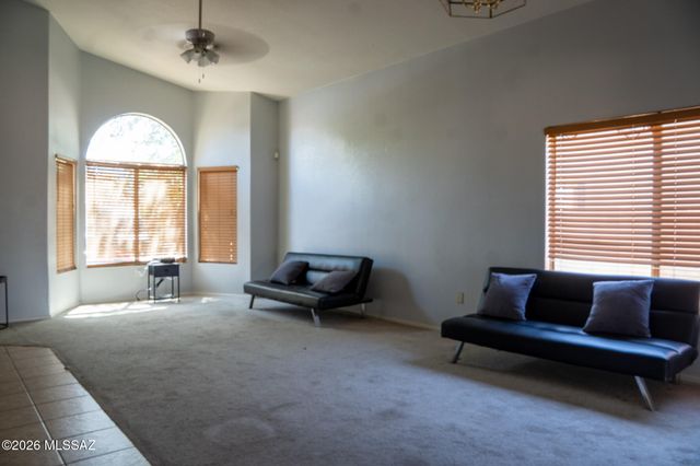 7580 S Climbing Ivy Drive, Tucson, AZ 85757