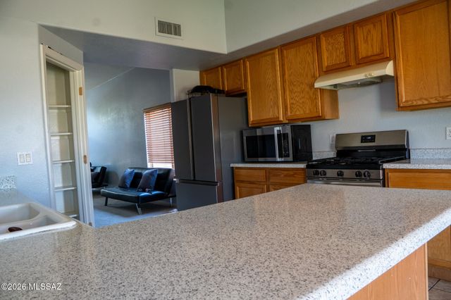 7580 S Climbing Ivy Drive, Tucson, AZ 85757