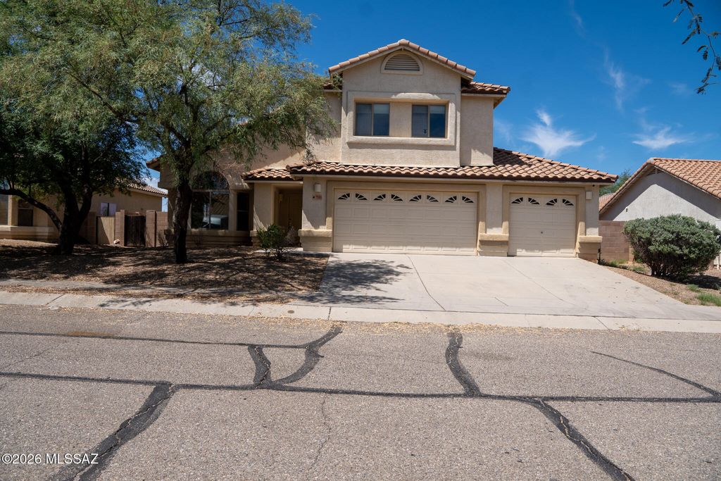 7580 S Climbing Ivy Drive, Tucson, AZ 85757