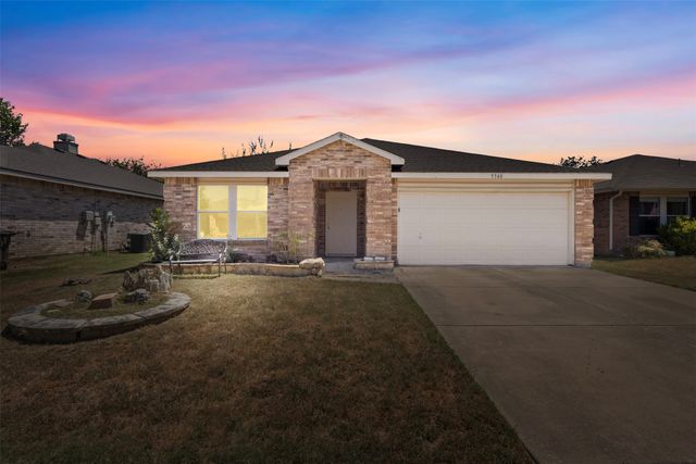 5540 Camarillo Drive, Fort Worth, TX 76244