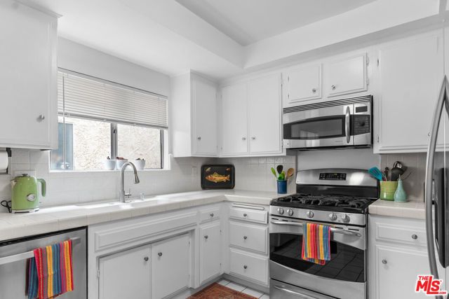 1828 Barry Avenue 4, Los Angeles, CA 90025