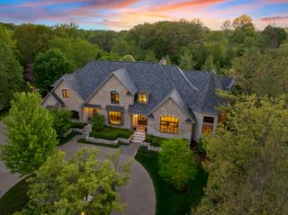 1010 Glenbriar Court, St. Charles, IL 60174