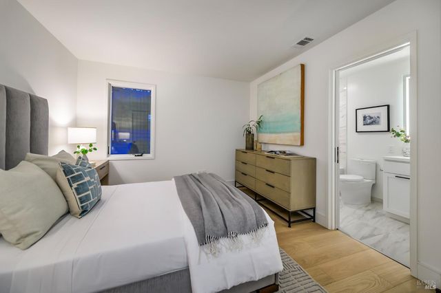 1092 Foster Rd, Napa, CA 94558