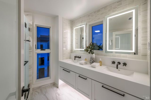 1092 Foster Rd, Napa, CA 94558