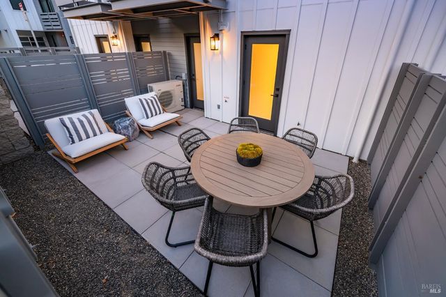 1092 Foster Rd, Napa, CA 94558