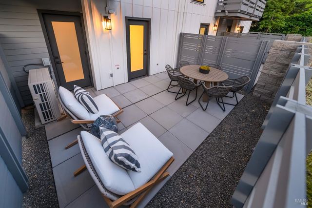 1092 Foster Rd, Napa, CA 94558