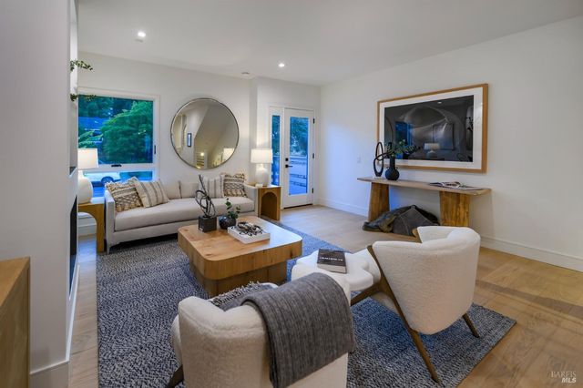 1092 Foster Rd, Napa, CA 94558