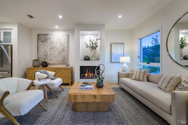 1092 Foster Rd, Napa, CA 94558