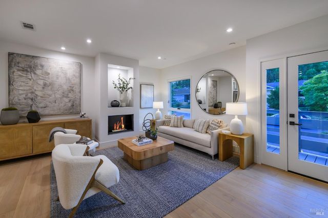 1092 Foster Rd, Napa, CA 94558