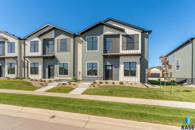 8607 W Shoreline Pl Place, Sioux Falls, SD 57107