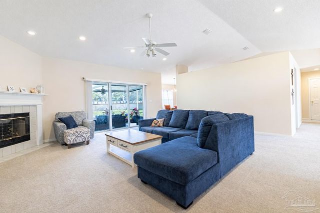 1412 Castnet Dr, Navarre, FL 32566