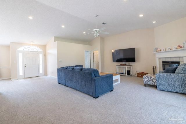 1412 Castnet Dr, Navarre, FL 32566