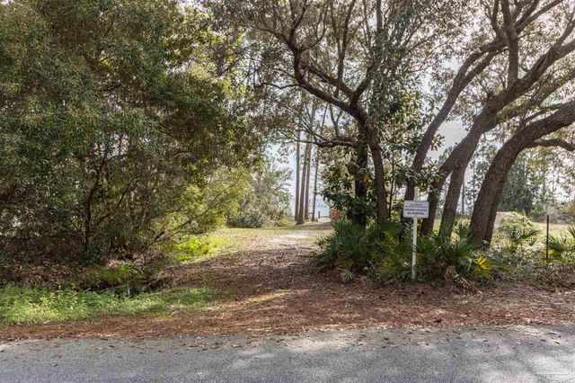 1412 Castnet Dr, Navarre, FL 32566