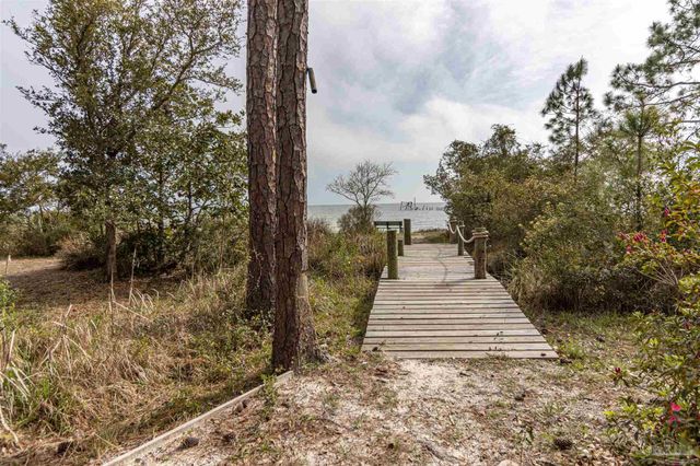 1412 Castnet Dr, Navarre, FL 32566