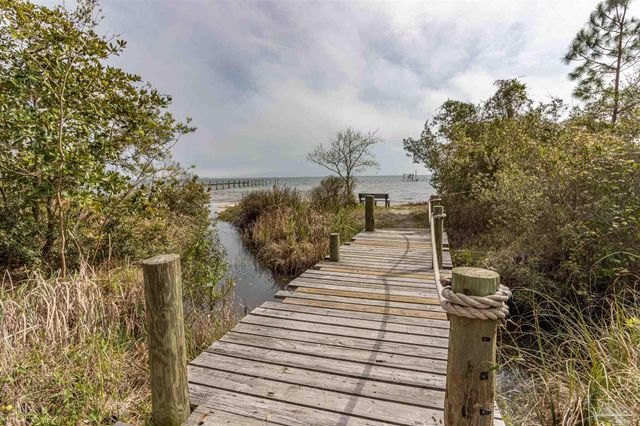 1412 Castnet Dr, Navarre, FL 32566