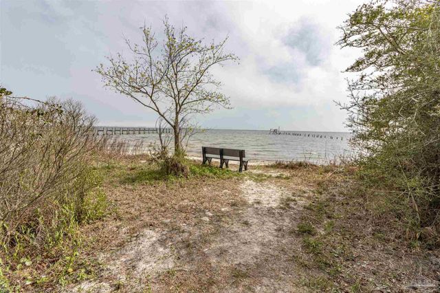 1412 Castnet Dr, Navarre, FL 32566