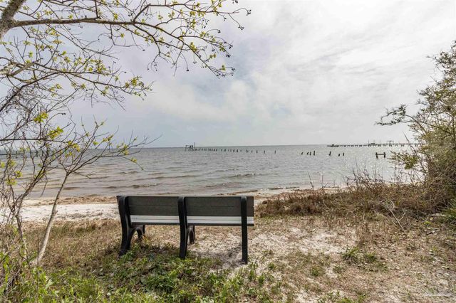 1412 Castnet Dr, Navarre, FL 32566