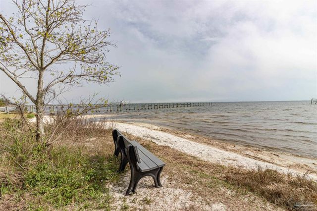 1412 Castnet Dr, Navarre, FL 32566