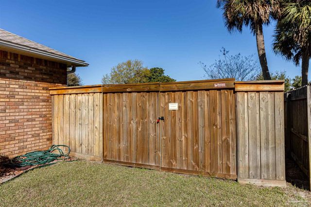 1412 Castnet Dr, Navarre, FL 32566