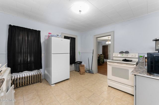 50 6th Avenue, Gloversville, NY 12078