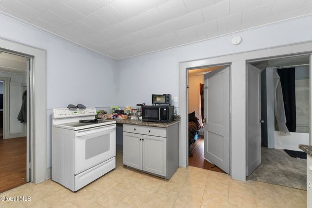 50 6th Avenue, Gloversville, NY 12078