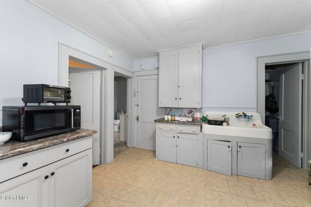 50 6th Avenue, Gloversville, NY 12078