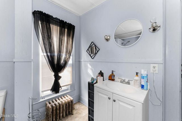 50 6th Avenue, Gloversville, NY 12078