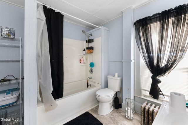 50 6th Avenue, Gloversville, NY 12078