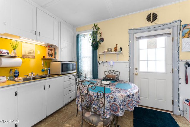 50 6th Avenue, Gloversville, NY 12078