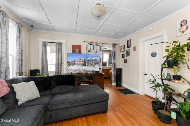 50 6th Avenue, Gloversville, NY 12078