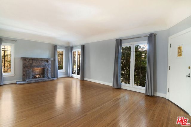 126 N Sycamore Avenue, Los Angeles, CA 90036