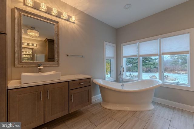 760 NEWLINS RD E, Easton, PA 18040